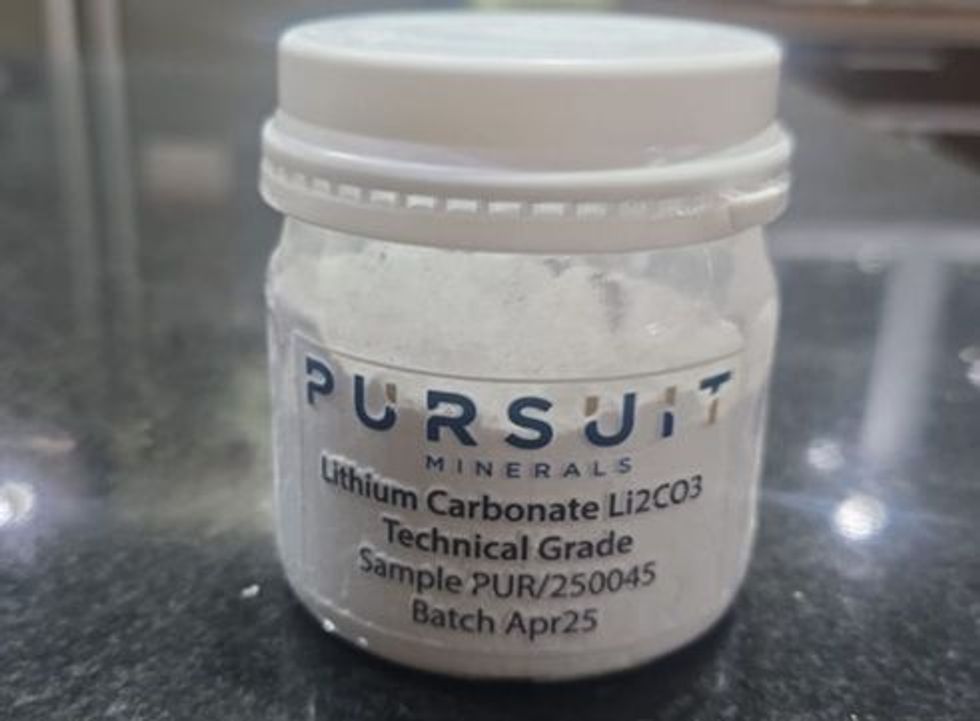 Η Pursuit Minerals προωθεί δείγματα καθαρού ανθρακικού λιθίου