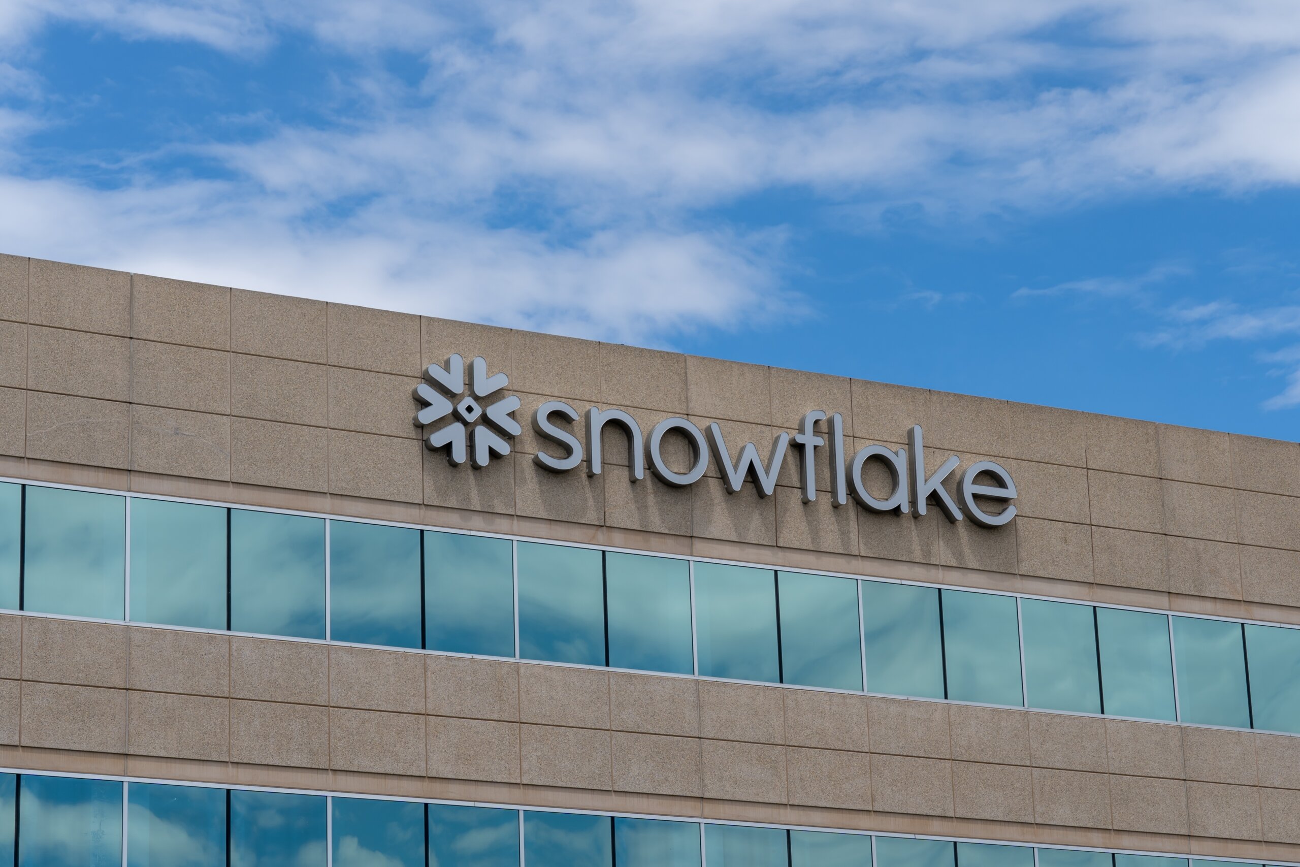 Snowflake: Απόδοση ή Ευελιξία; Η Μεγάλη Επιλογή