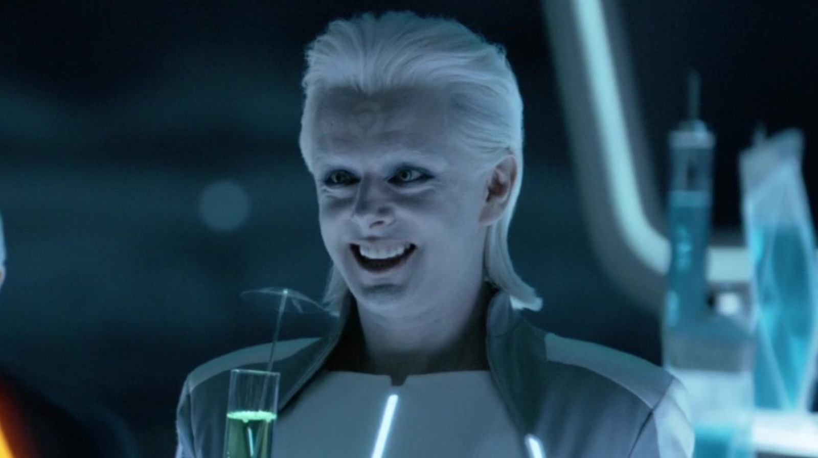 Η διακριτική αναφορά του Michael Sheen στο Beverly Hills Cop στο Tron: Legacy